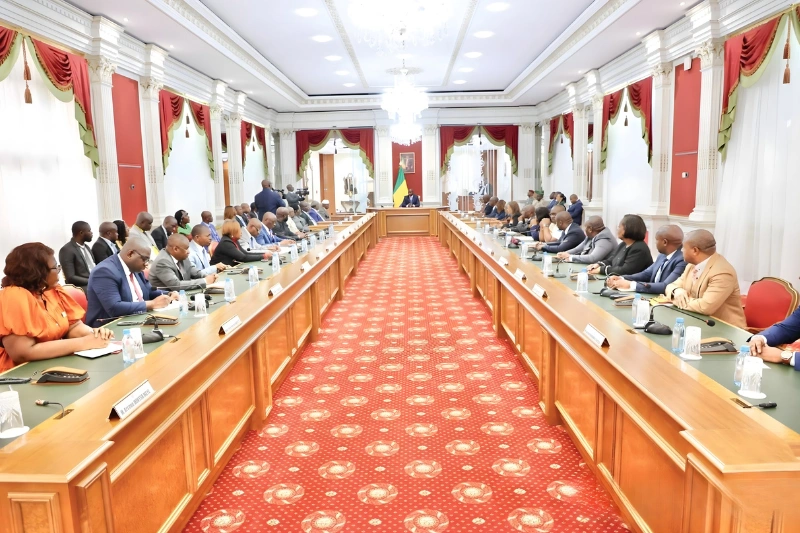 Oligui Nguema reçoit les syndicats de la Santé