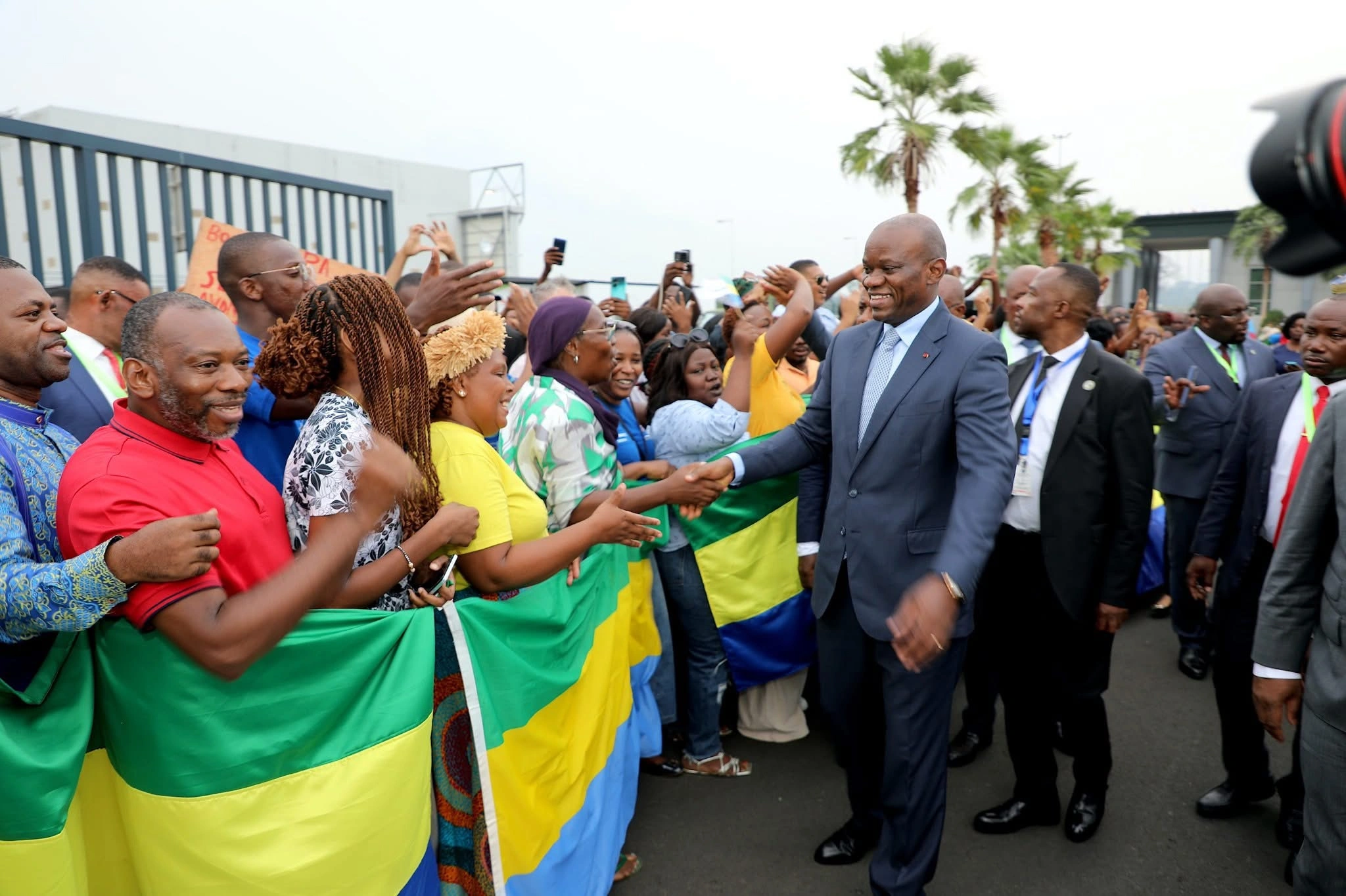 Oligui Nguema et la diaspora gabonaise de la Guinée Équatoriale. © DR