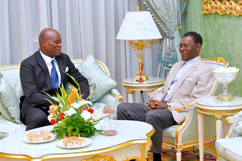Oligui Ngema et Obiang Nguema. © DR