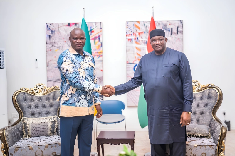 Brice Clotaire Oligui Nguema, président du Gabon et Adama Barrow, président de la Gambie
