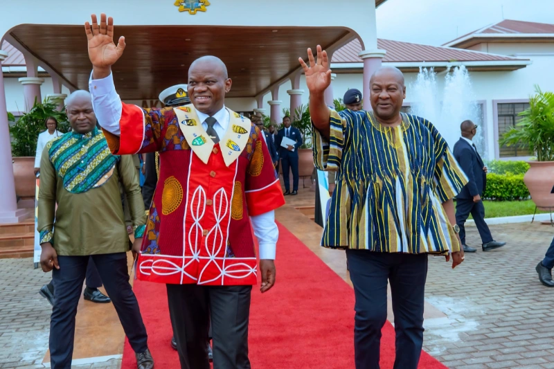 Brice Clotaire Oligui Nguema, président du Gabon et John Dramani Mahama, président du Ghana 