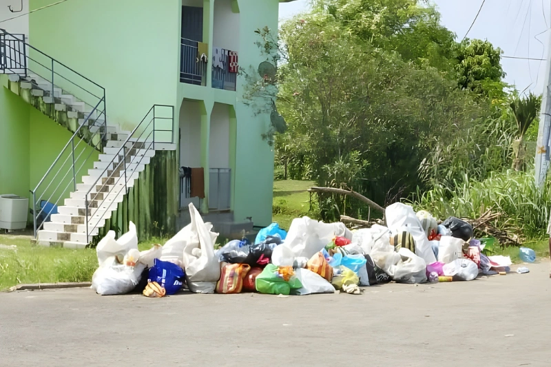 Ordures dans les rues de libreville