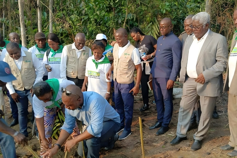 Oyem : le ministre de l'Agriculture lance la culture du soja et du maïs