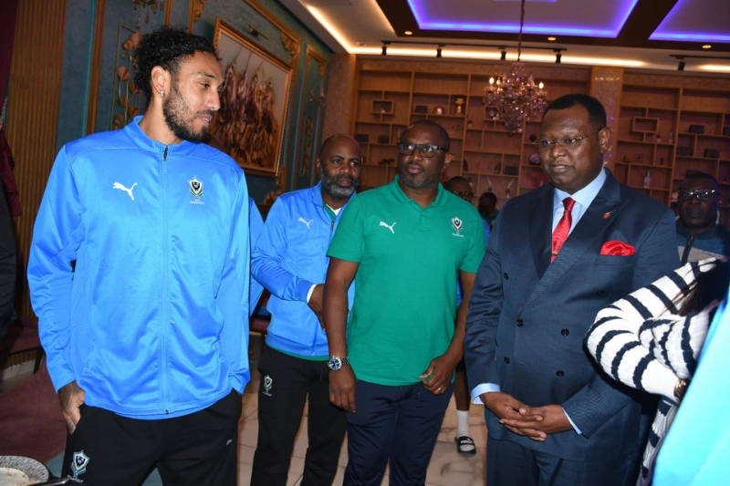 [Mondial 2026/Barrages] - Maroc, le 12 novembre 2025 – Veille du match Gabon–Nigéria : SEM Abdelaziz Branly Oupolo aux côtés des Panthères