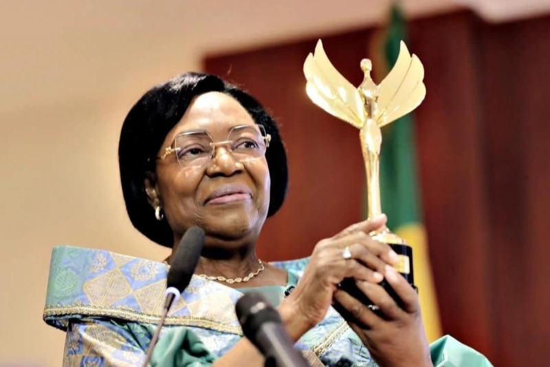 Mme Paulette Missambo 