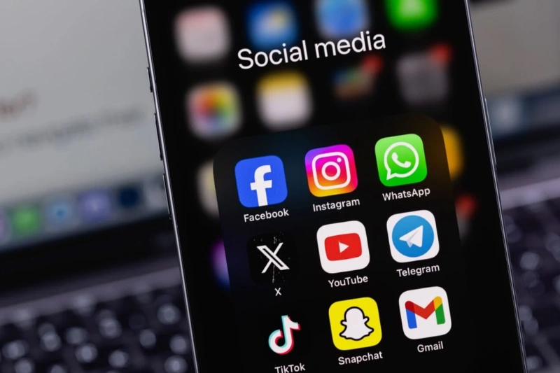 France : l'interdiction des réseaux sociaux aux moins de 15 ans entre en vigueur en France