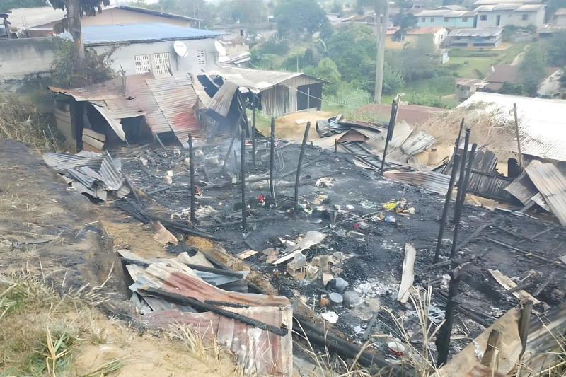 Maison ravagée par un incendie à oyem