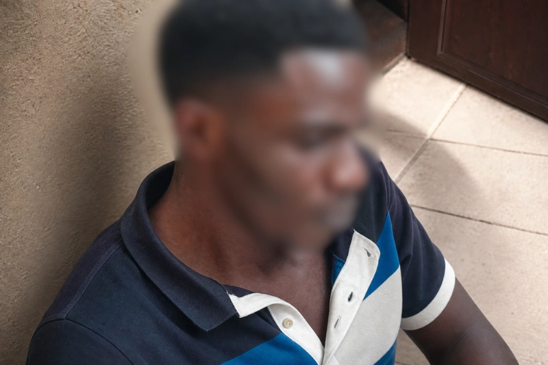 Le violeur présumé après son arrestation par les gendarmes de Moanda.