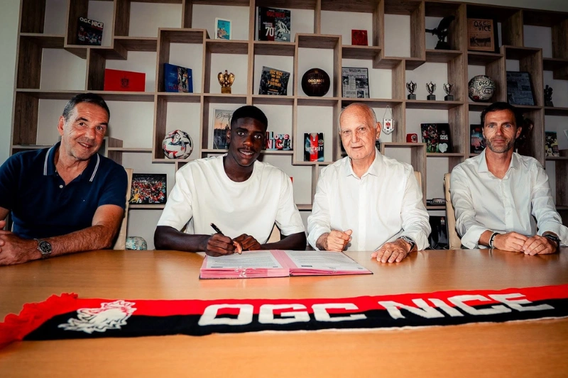 Mercato : Xavier Junior Mandza signe son premier contrat pro à l'OGC Nice