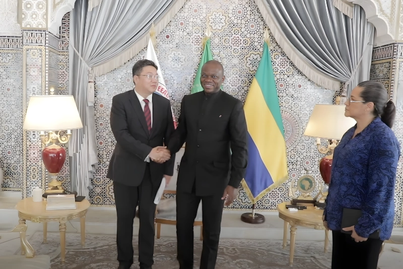 L’ambassadeur de Chine au Gabon Zhou Ping hôte du président Oligui Nguema