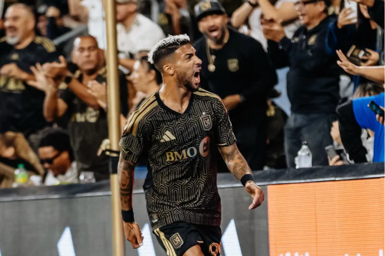 MLS : doublé de Bouanga