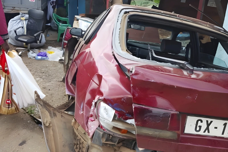 Accident de la route à Essassa