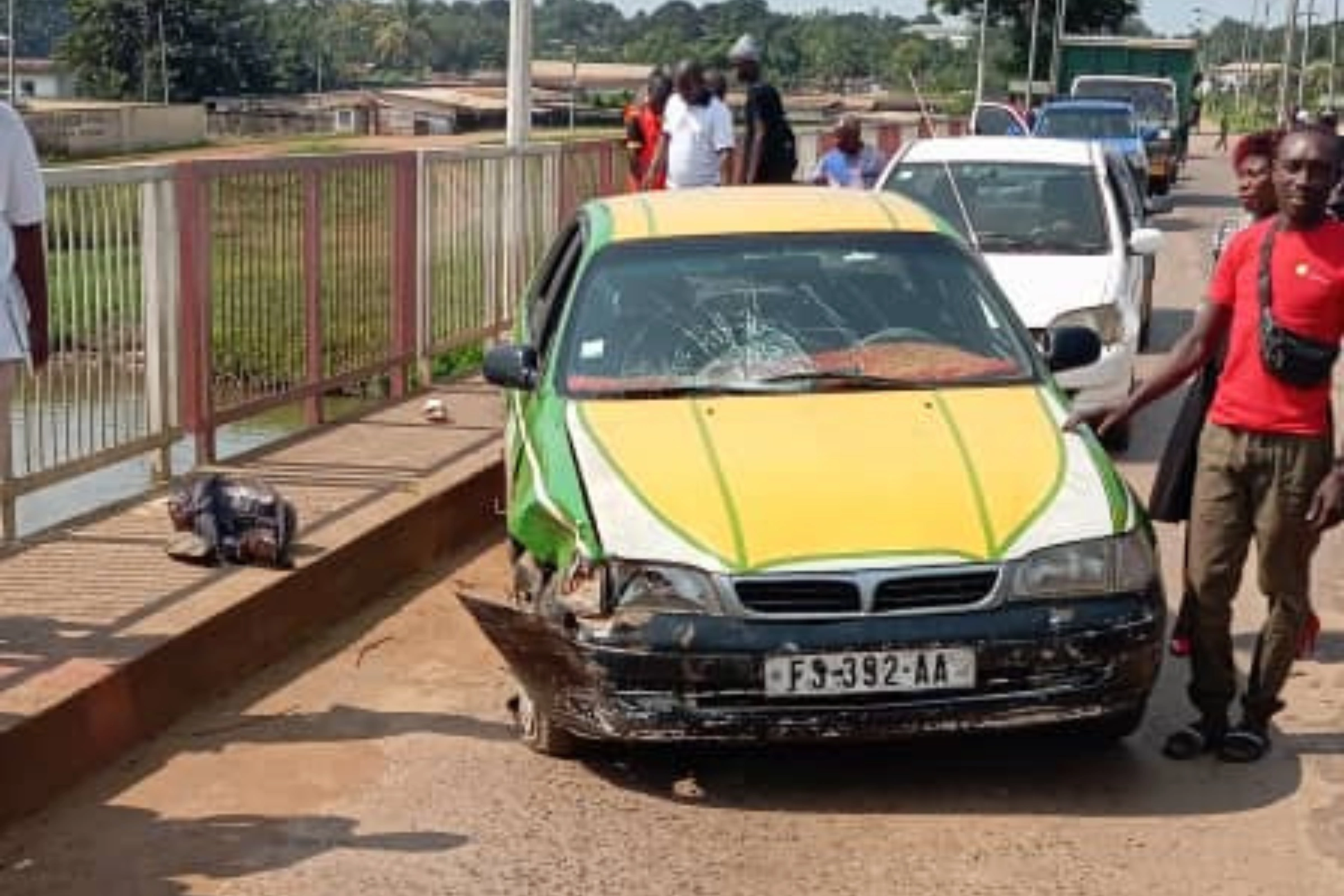 Mouila : Un grave accident sur le pont de la Ngounié fait plusieurs blessés, dont des lycéens