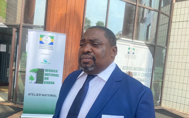 Le Dr Archanges Boupoya, conservateur de l'herbier national du Gabon. © DR