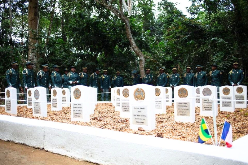 Le cimetière où reposent 26 militaires français et gabonais, héros de Mimbeng.