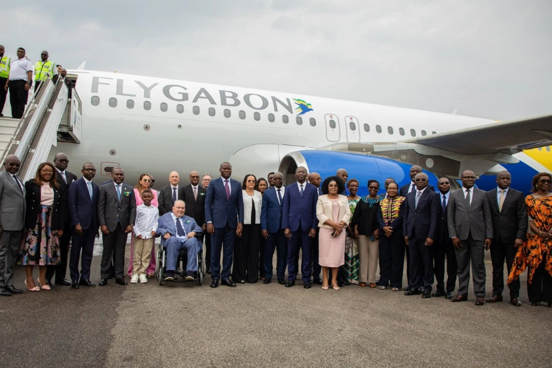 Oligui Nguema visite le nouvel Airbus A320 de Fly Gabon