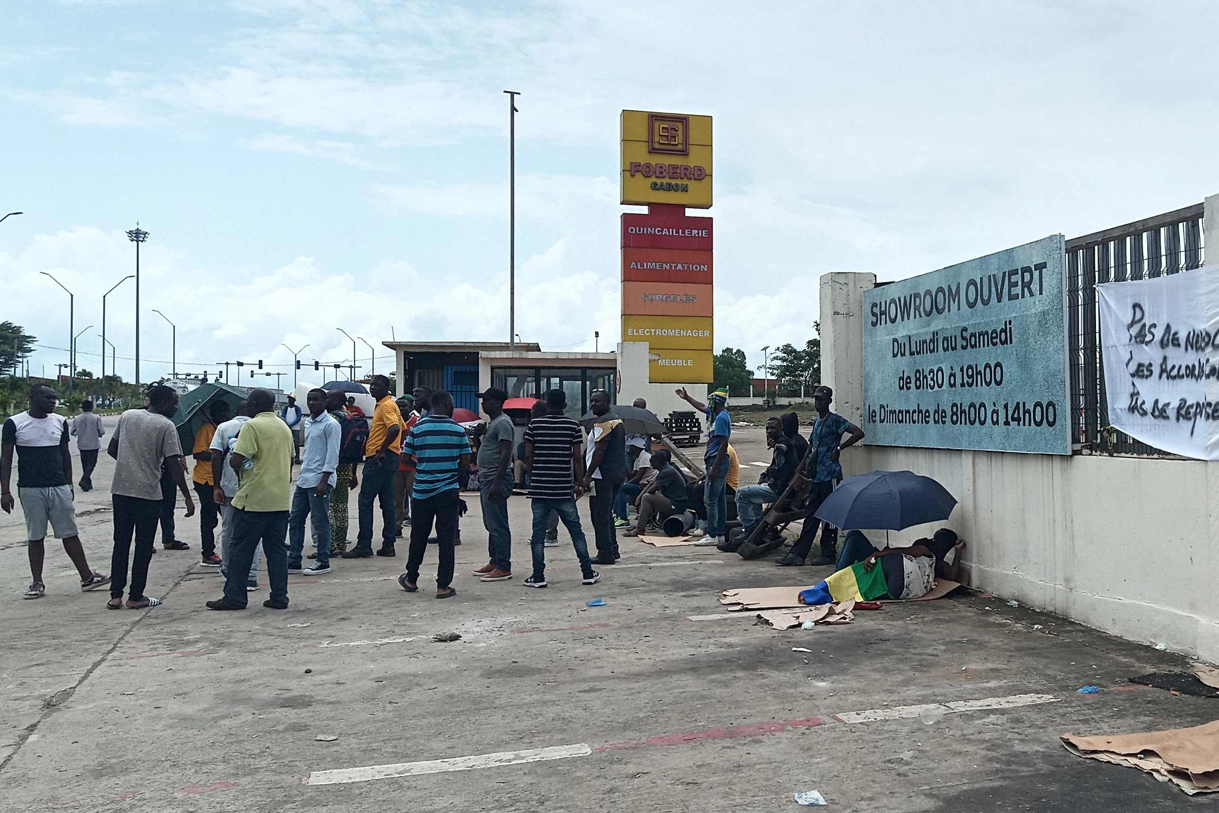 Les agents lors d’une précédente grève devant les locaux du groupe.