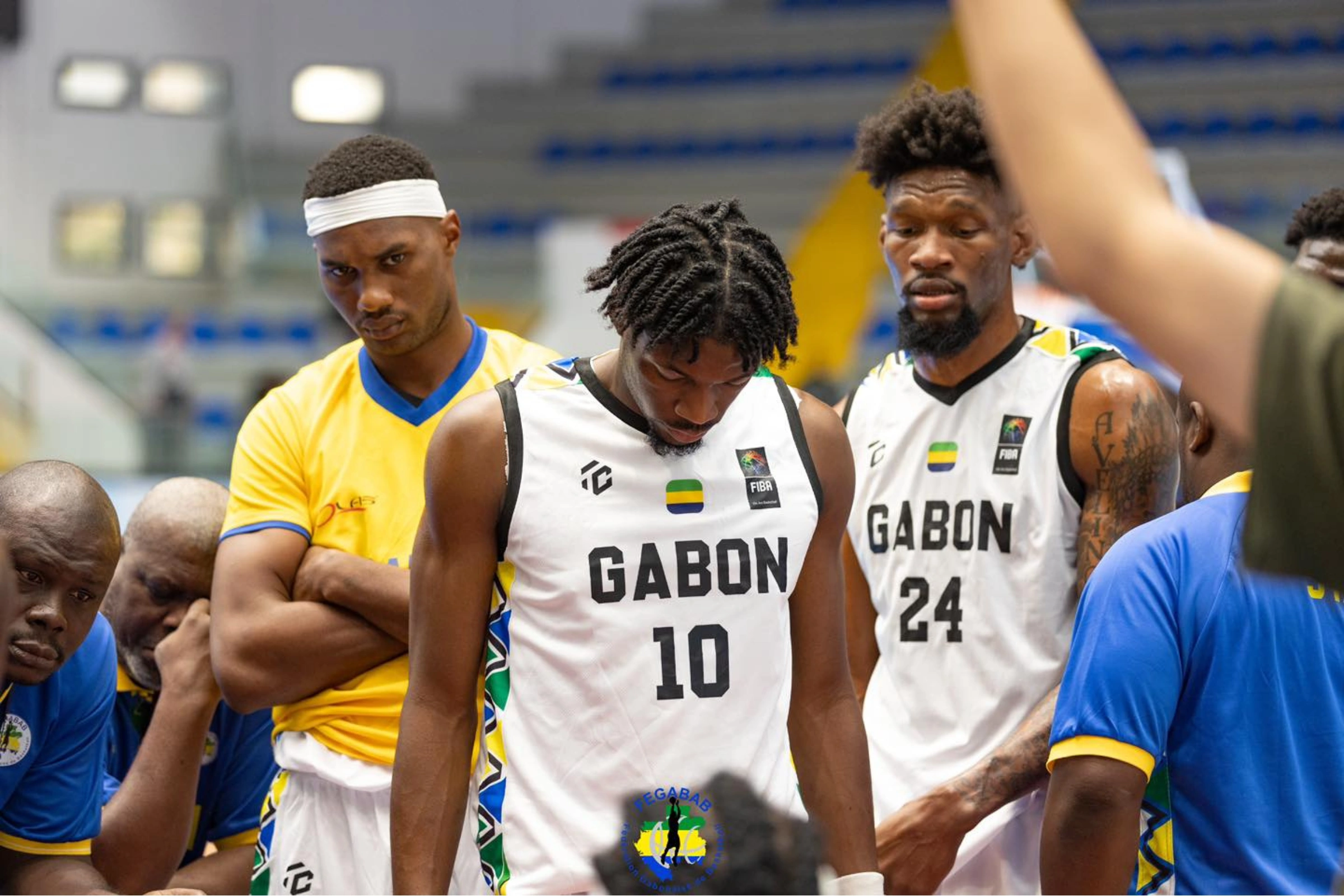 Des joueurs gabonais après la défaite face au Cameroun © DR