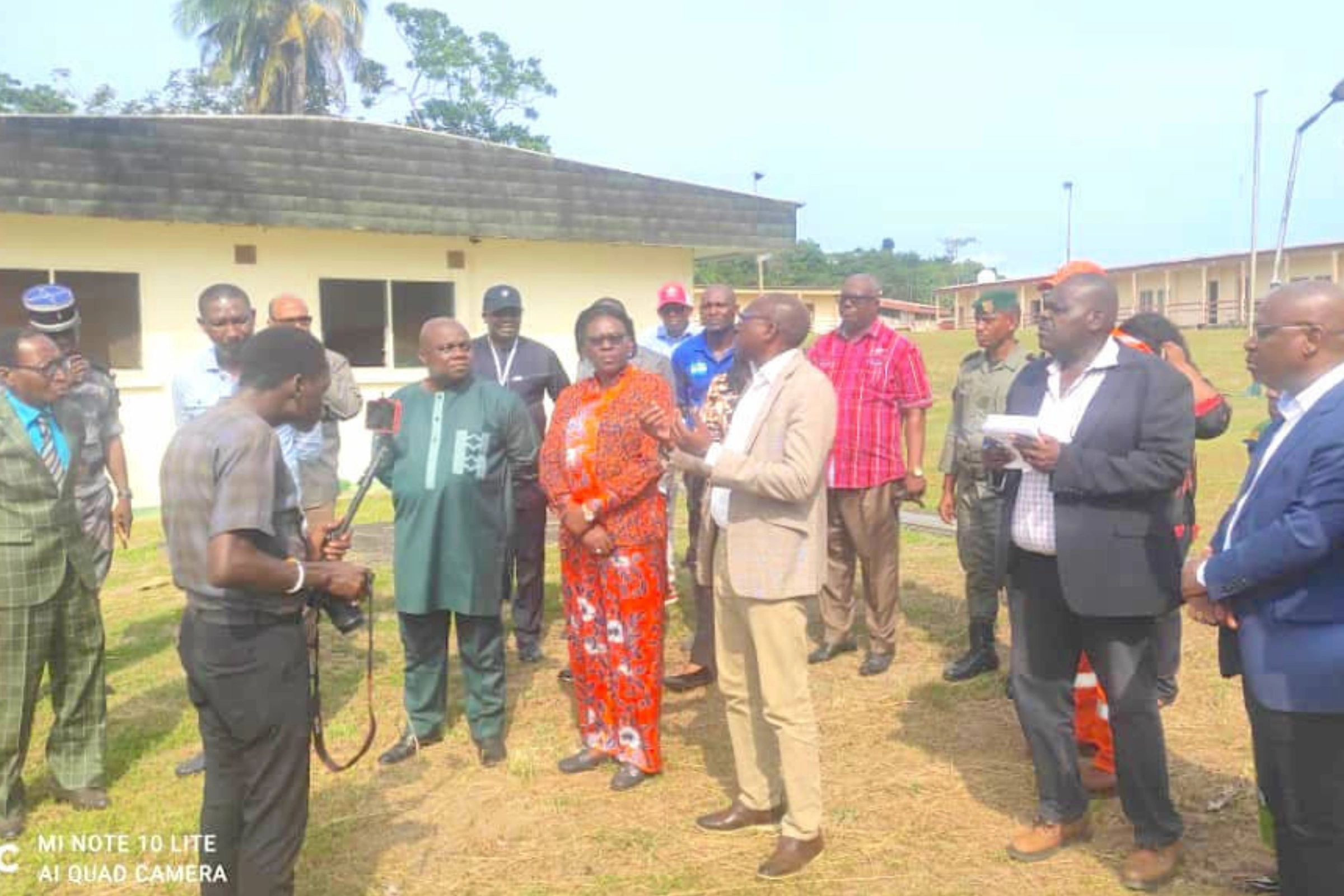 Lors de la visite de la ministre Odette Polo dans certains chantiers à Gamba