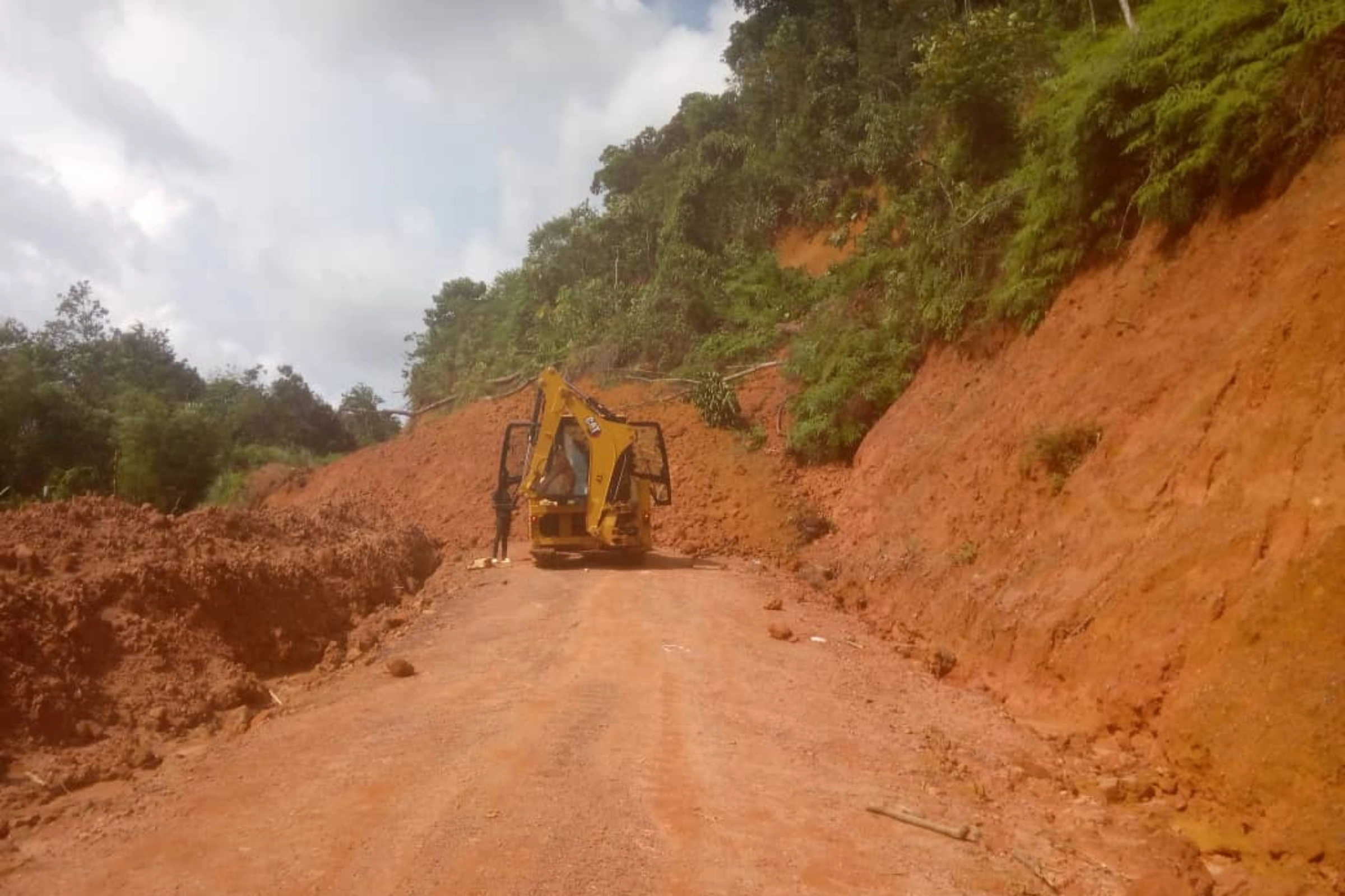 Un glissement de terrain au village Ndenga