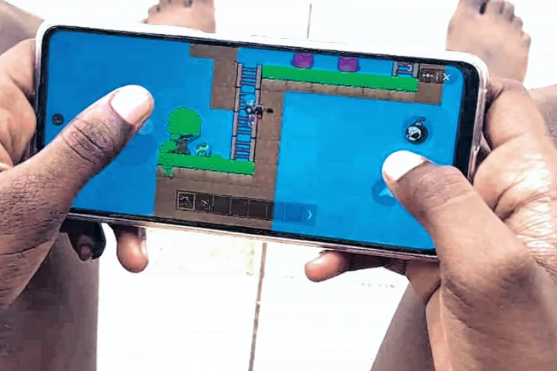 Technologie : un gabonais de 11 ans crée le jeu virtuel "Échelle et Monstres"