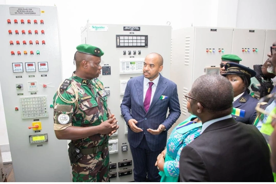 Inauguration de la centrale solaire de pleine-ayeme par le président de la transition. © DR 