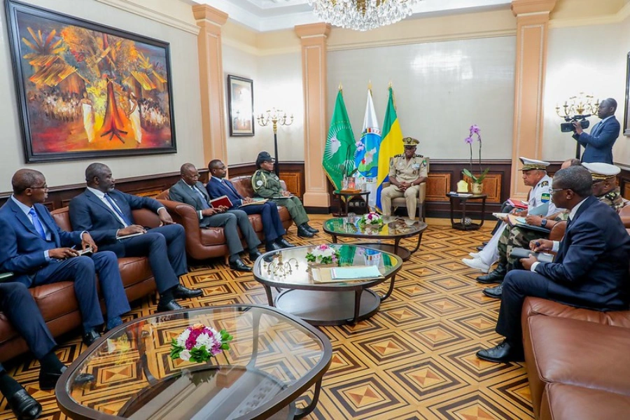 Le président de la transition, Brice Clotaire Oligui Nguema et les ministres des Mines, de l’Économie et du Budget. © DR 