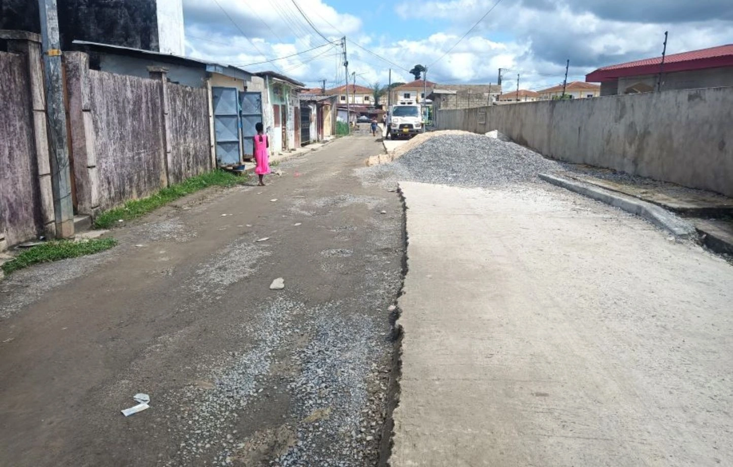 Routes secondairs au quartier Ndzeng Ayong © DR