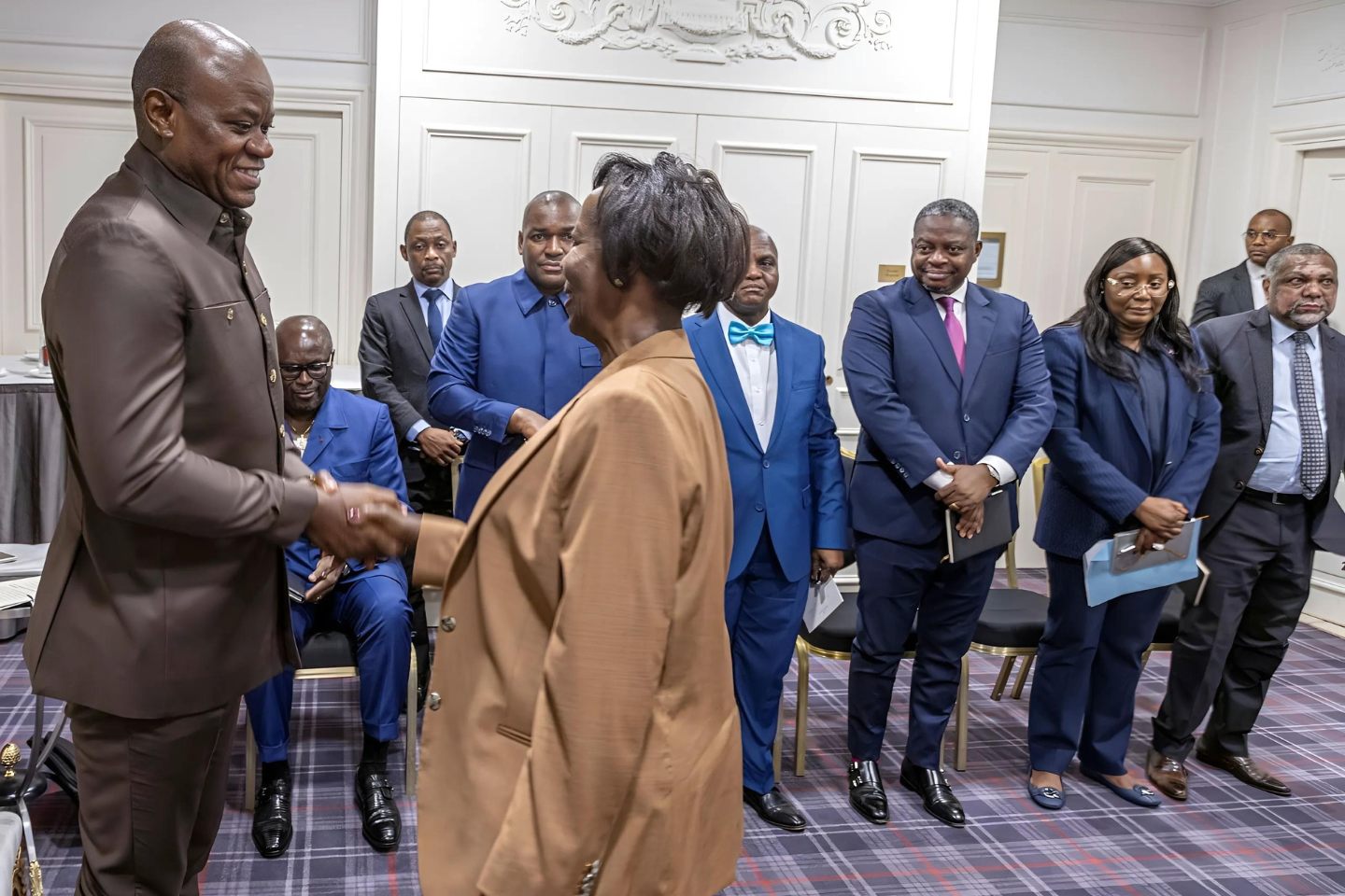 Le president de la Transition, Brice Clotaire Oligui Nguema recevant la Secretaire generale, Louise Mushikiwabo a Paris, le 02 Octobre 2024 en marge du 19e Sommet de la Francophie. © DR