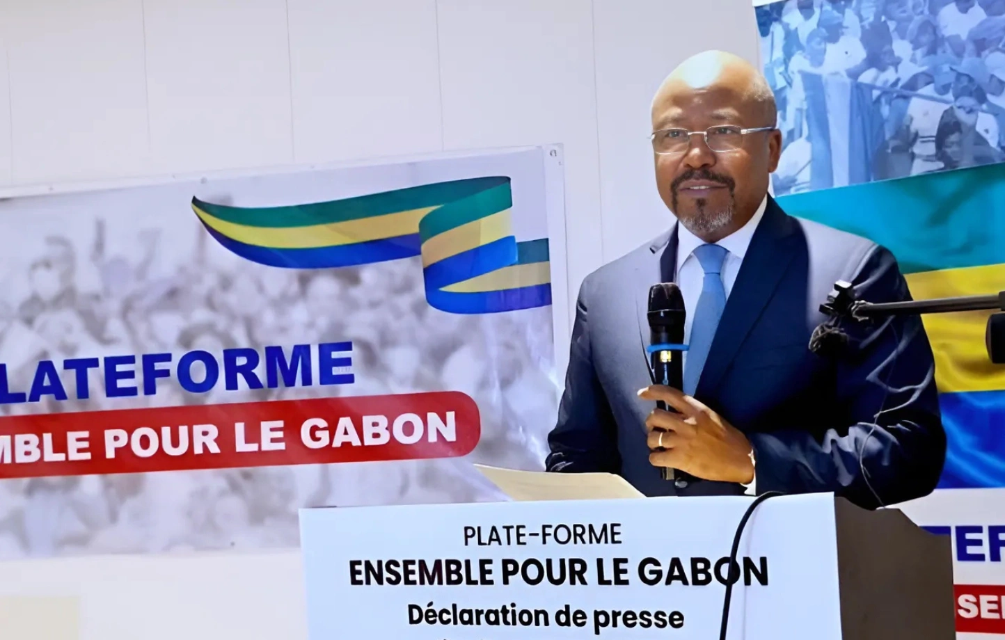 Alain-Claude Bilie-By-Nze vent debout contre le projet de Constitution.