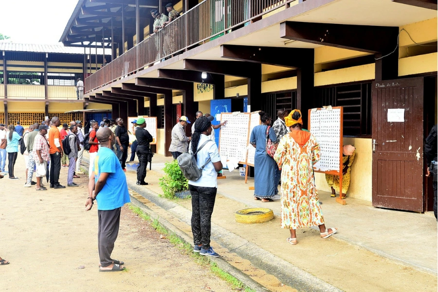 Election référendaire à Libreville : La faible affluence observée à l'ouverture du centre de l'école Martine Oulabou. © L'Union