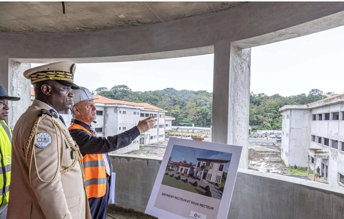 visite d'inspection, le président de la Transition, Brice Clotaire Oligui Nguema qui à salué le bon deroulement des travaux 