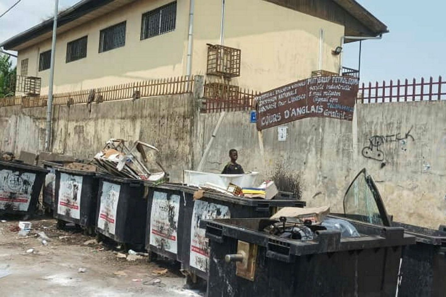 Poubelles et établissements scolaires : un mariage contre nature !