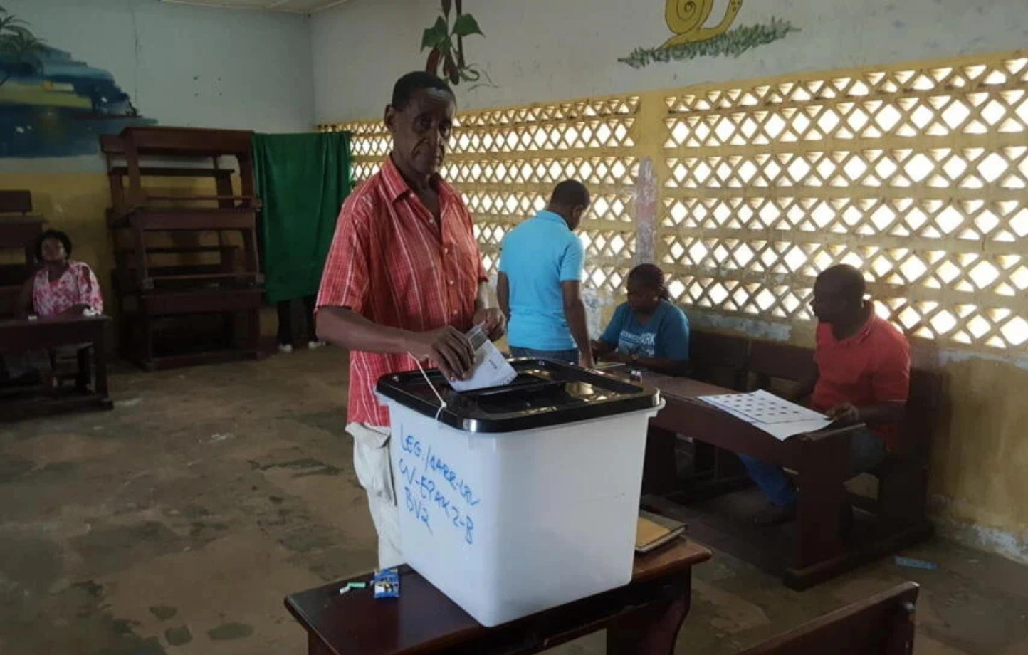 une vue des bureaux de vote