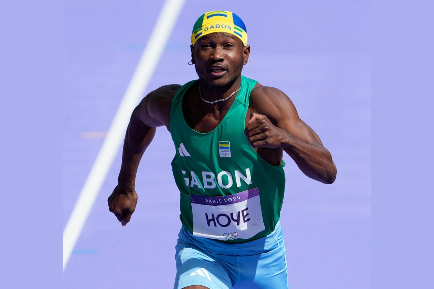 Wissy Frank Hoye Yenda Moukoula sur le podium de sa série des 100 m. JO Paris 2024 © DR