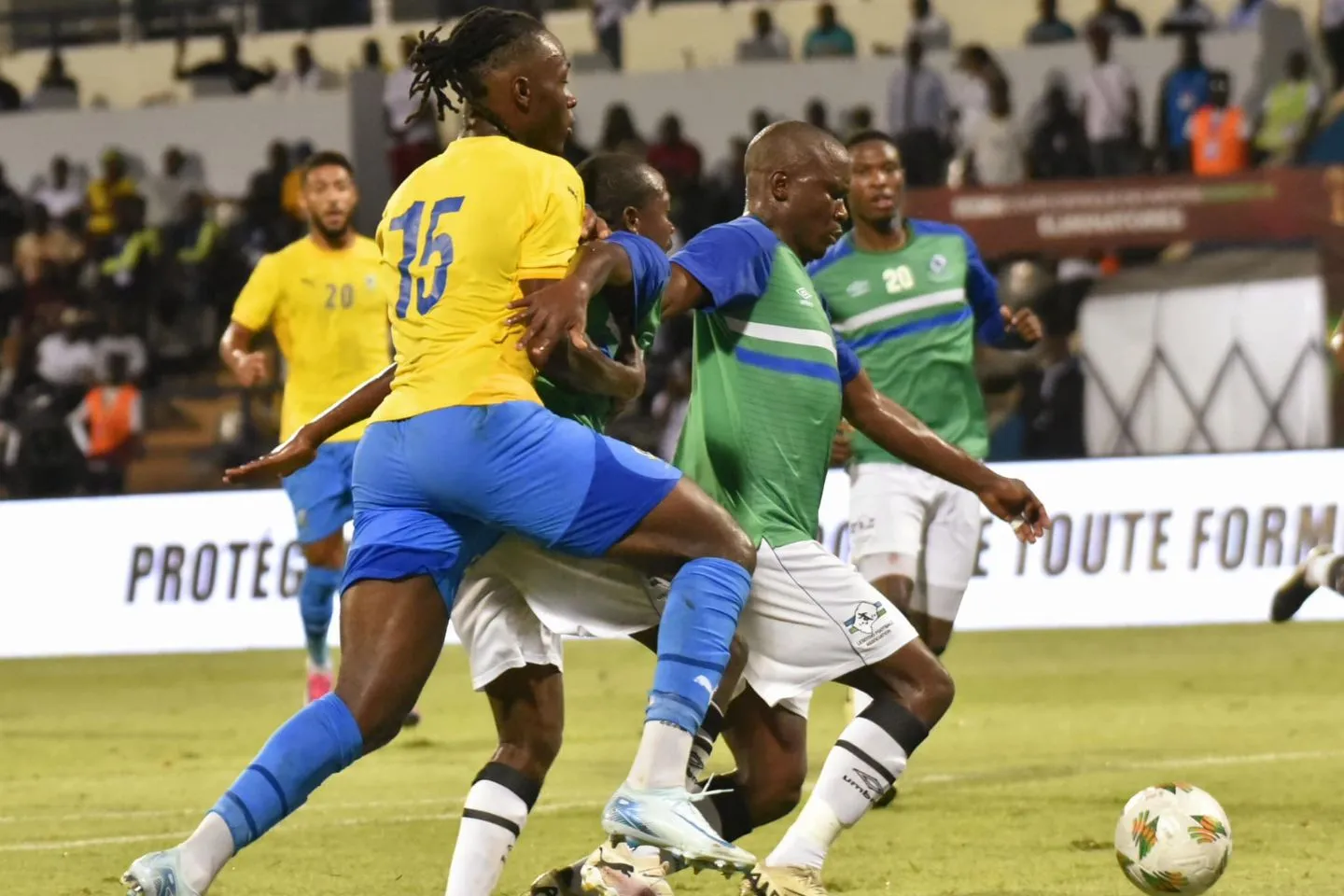 L'attaquant Gabonais, Orphé Mbina lors de la rencontre Gabon vs Lesotho © DR