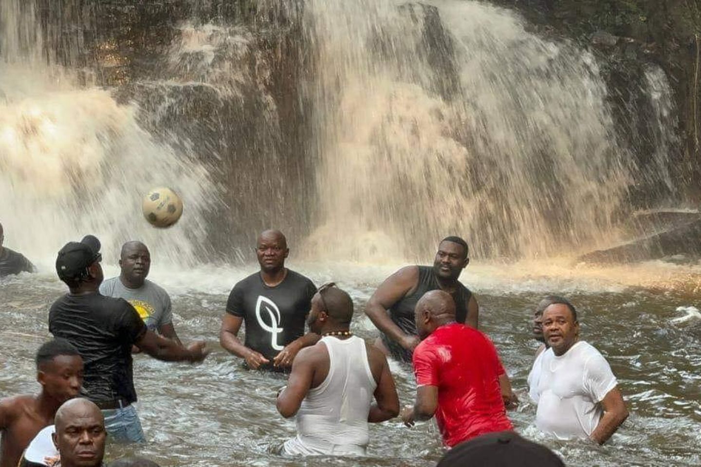 Vacances au village : les chutes de Lekabi séduisent plus d'un