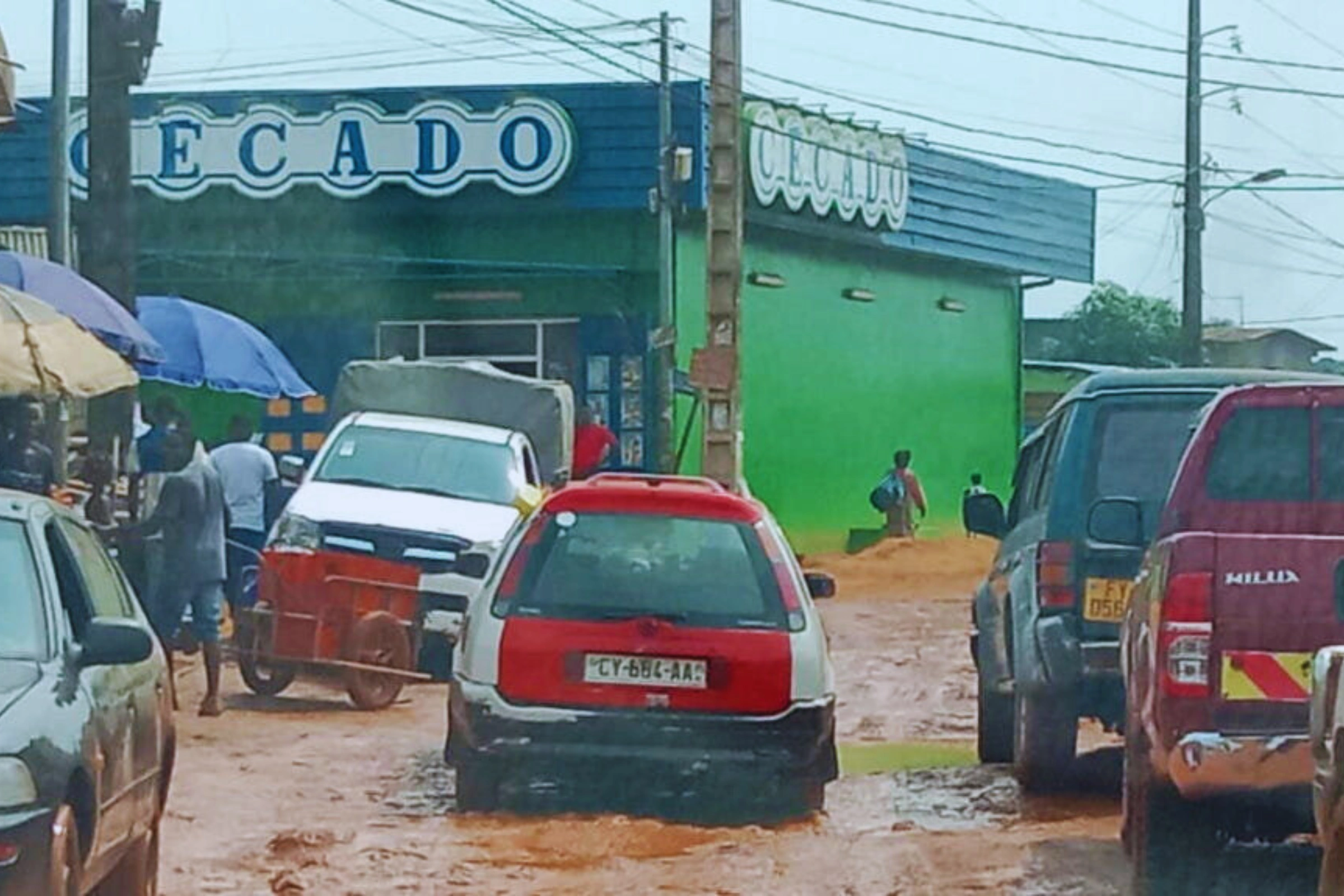 Etat de la route du quartier Bambouchine © Mikolo Mikolo