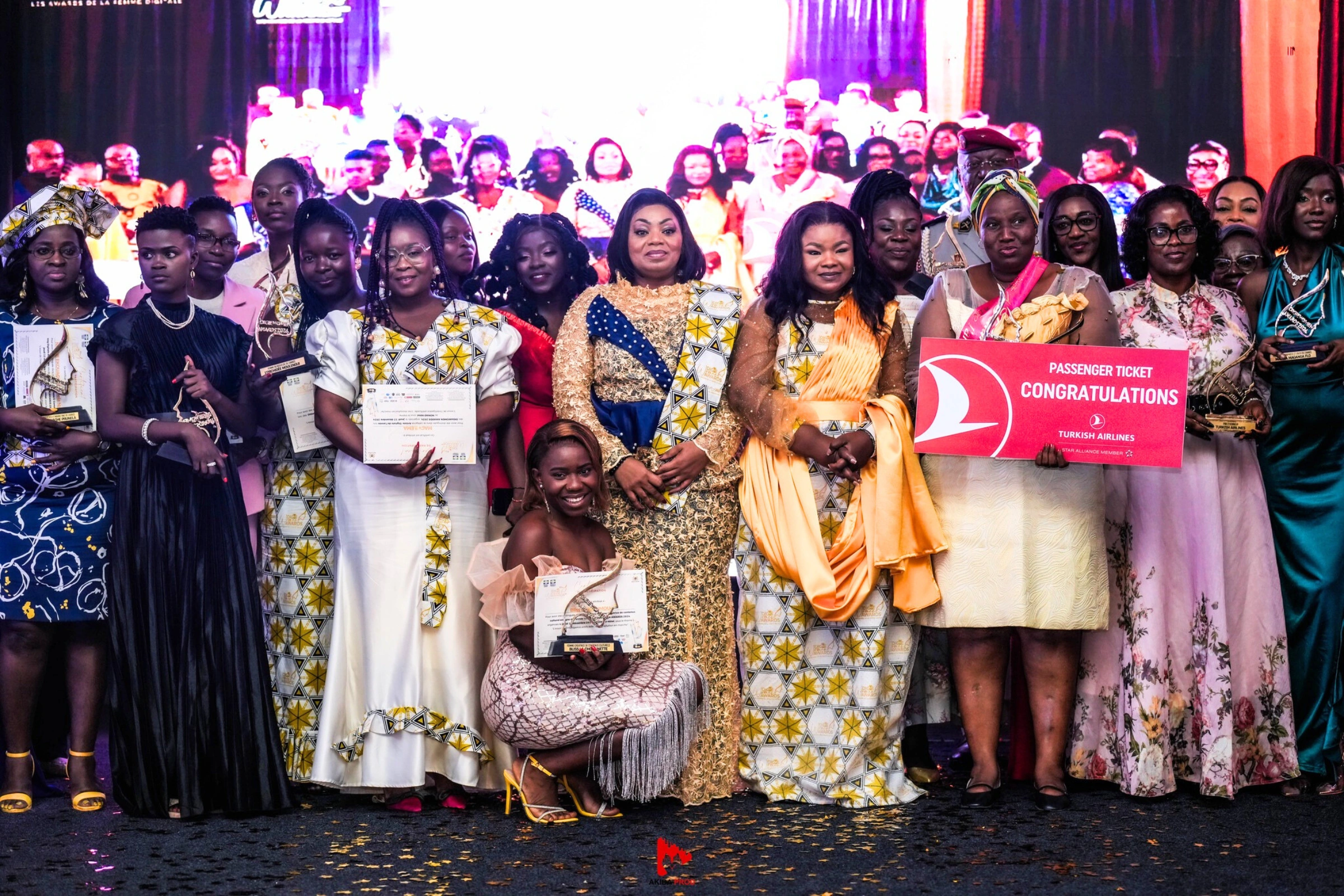 Photo de famille de la cérémonie de clôture des Digiewomen awards 2024 © DR