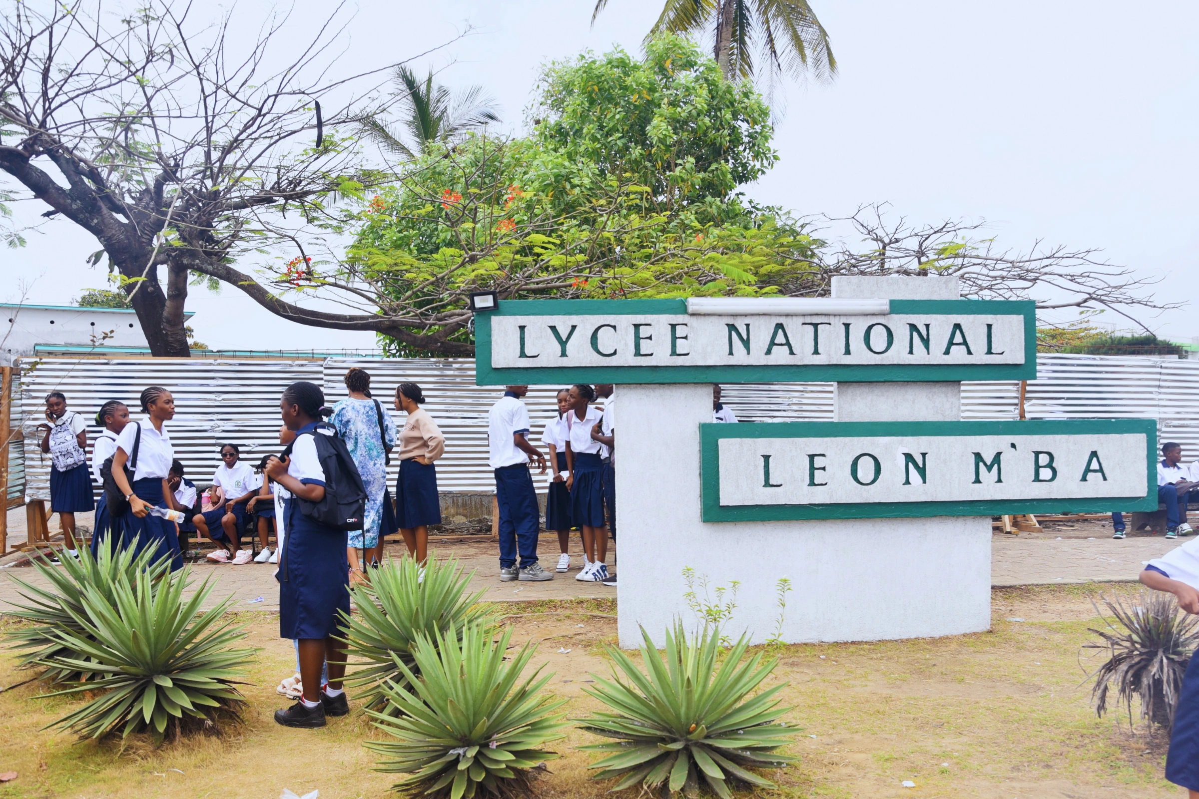 Etablissements scolaires : Lycée Leon Mba, les élèves à la sortie des cours. © Jocelyn Abila 