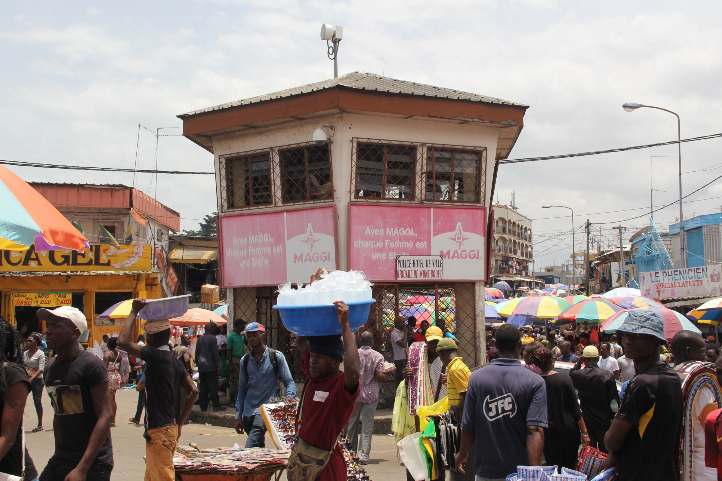 Un pan du plus grand espace commercial de Libreville devenu le terreau des dealers. 