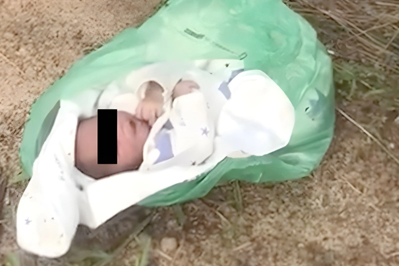 Le nourrisson miraculé retrouvé à Akanda