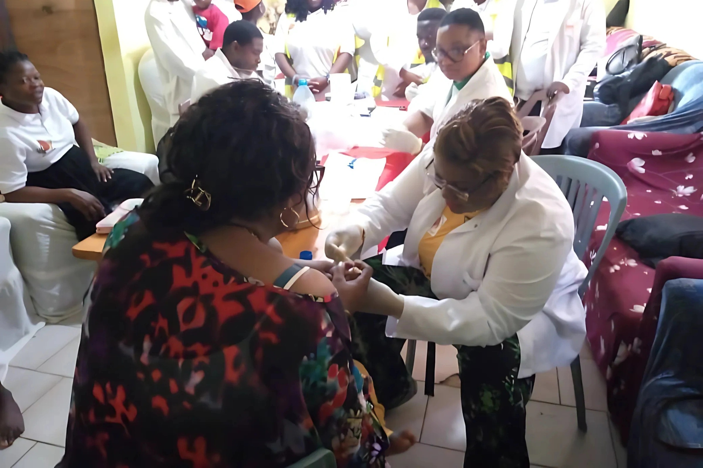 Dr Lucrèce Délicat Loembet était samedi 18 janvier 2025, au chevet de l’orphelinat Hozanna, situé à Yéné dans le 4ème arrondissement de Franceville. © DR