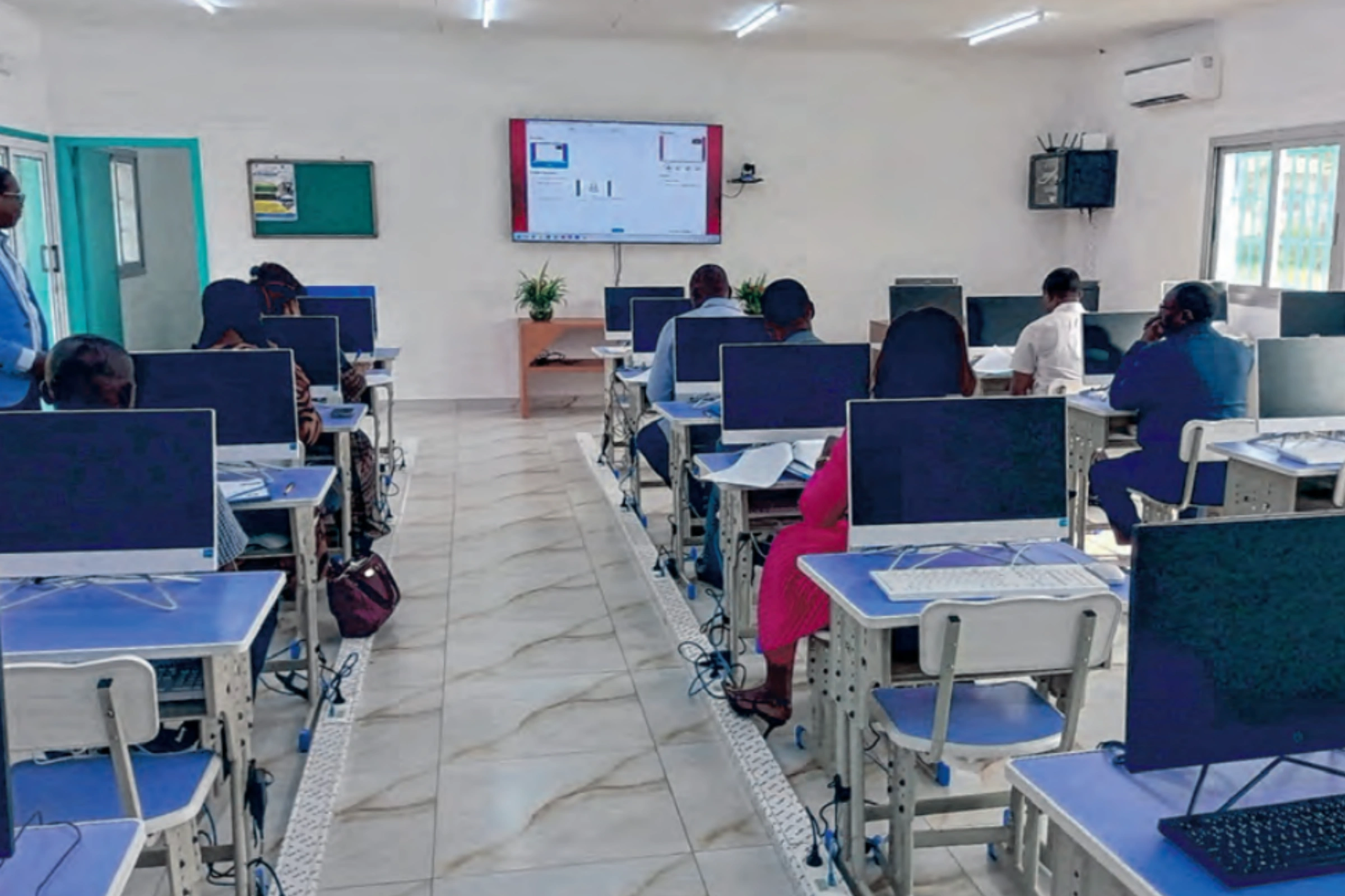 Une vue des enseignants-chercheurs lors de la session de formation.