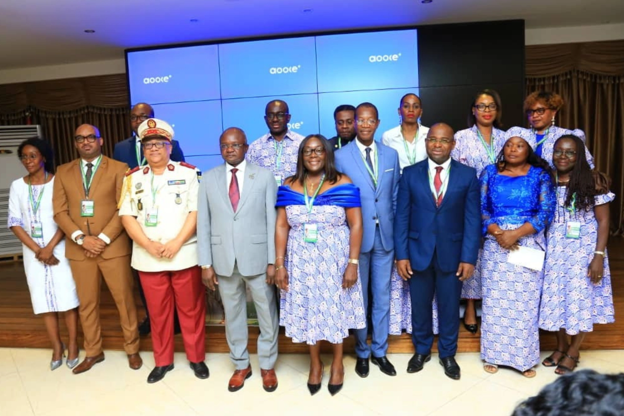 Les membres de la Société gabonaise de périnatalogie posent avec les officiels à l’occasion du premier congrès de leur organisme. 