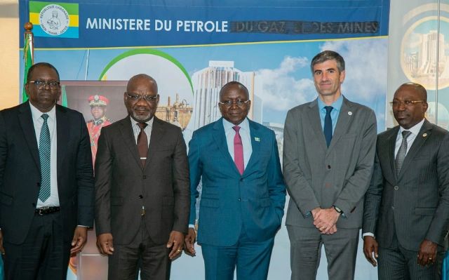 Le ministre du Pétrole, Marcel Abéké accompagné entre autre du du directeur de TotalEnergies lors de la rencontre PID/PIH du 22 novembre 2024 © DR