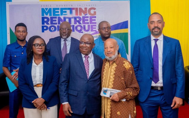 Les membres du PLC lors du grand meeting d'ouverture pour le OUI au référendum © DR