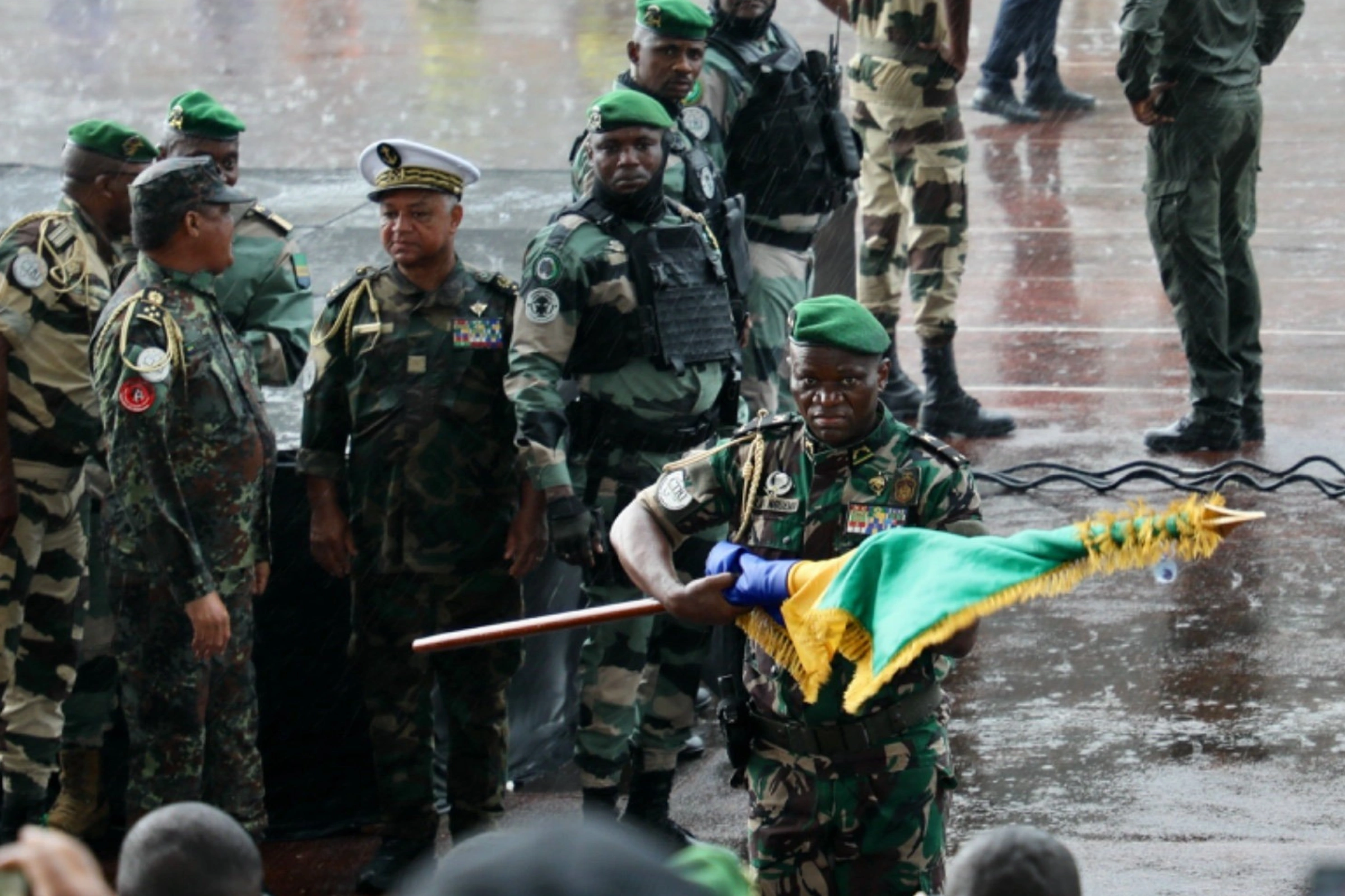 Activité sportive et entretien du couple présidentiel de la Transition avec les forces de défense et sécurité au stade d'Angondjé.