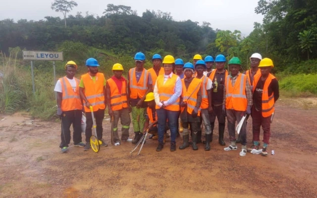 La responsable de SNE et SERVICES, Auphelie Ngoungourou, lors du lancement des travaux. © DR 