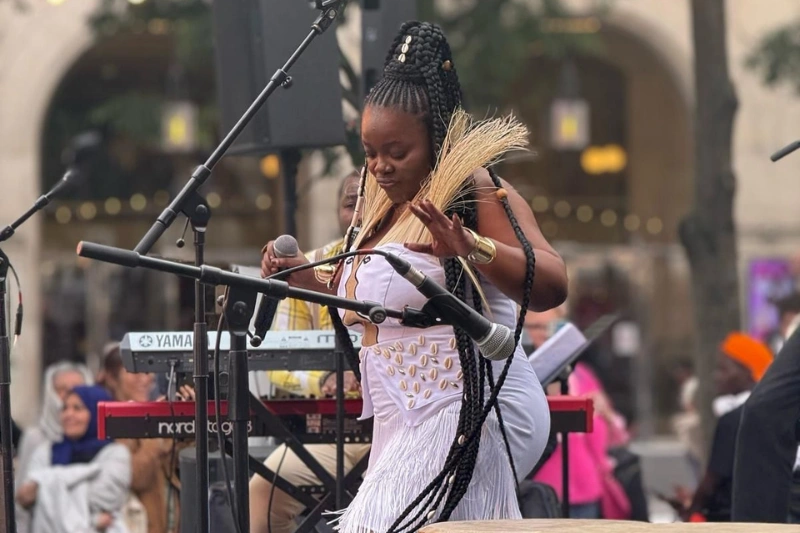 Musique : Queen Koumb enflamme la place du Châtelet